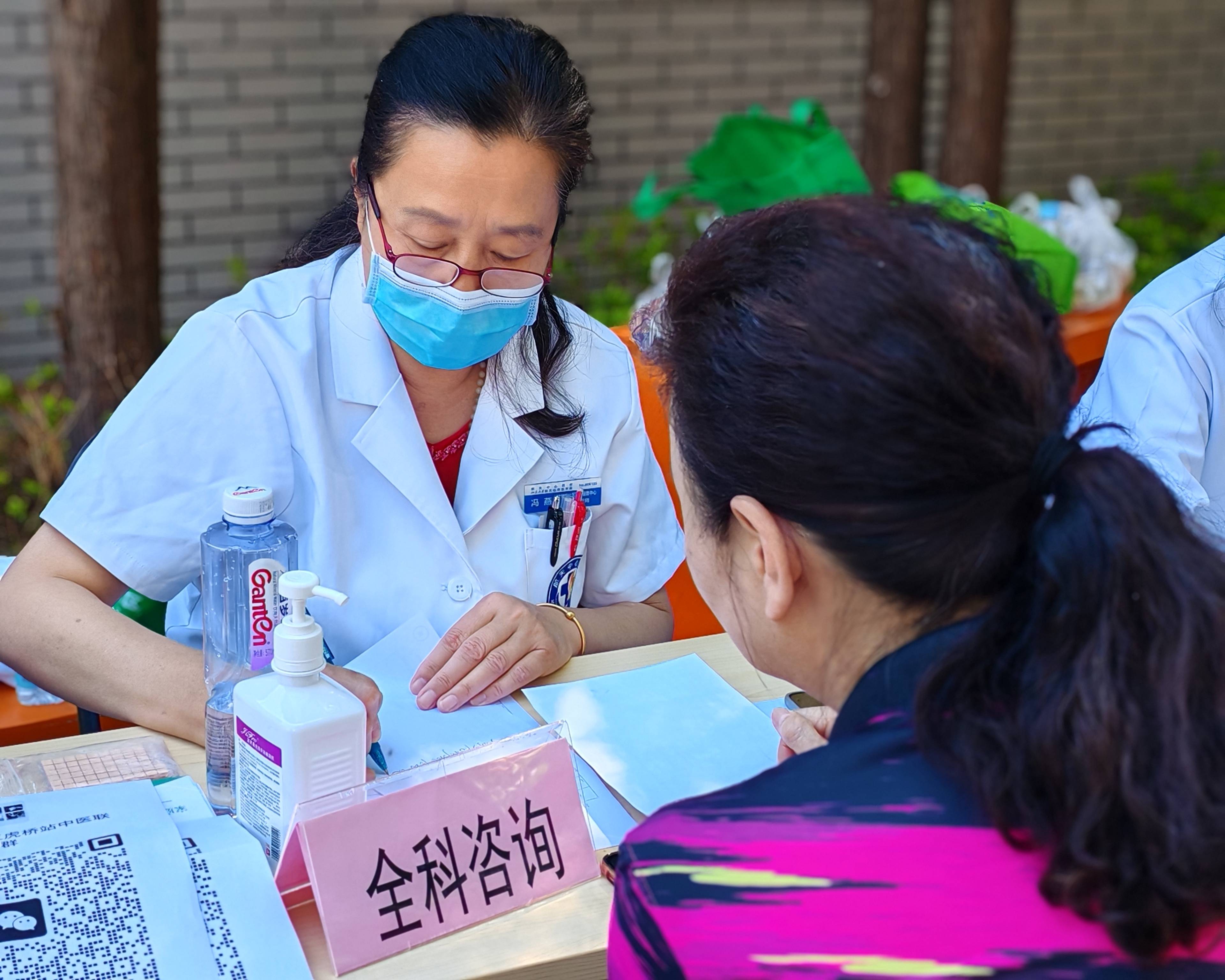 三虎橋社區(qū)衛(wèi)生服務(wù)站開展暖心義診，惠民服務(wù)進(jìn)社區(qū)，健康守護(hù)零距離